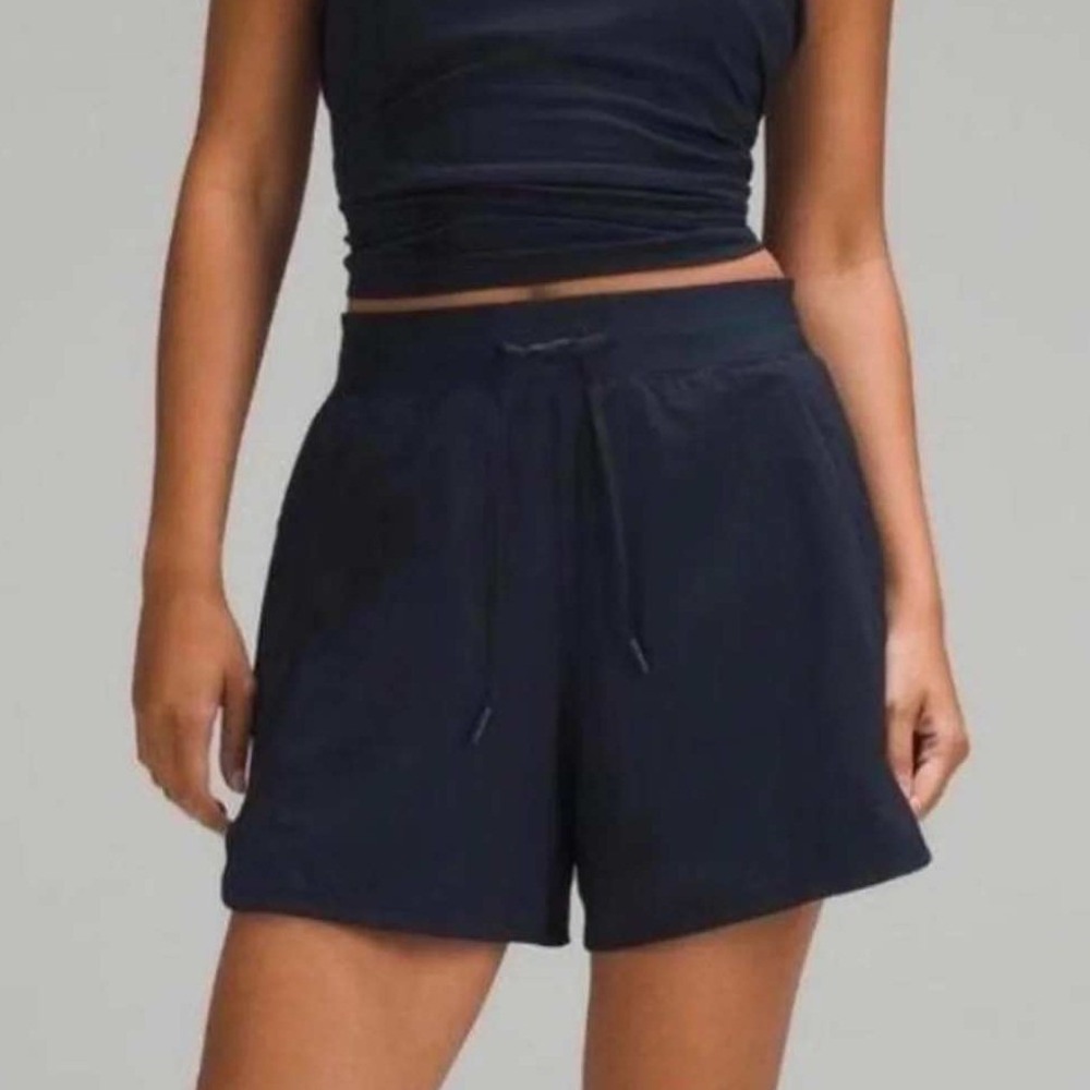 Lululemon License to Train Short Women's 4 Navy Blue Athletic Casual